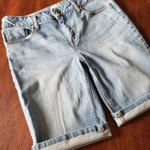 Bermuda jean shorts